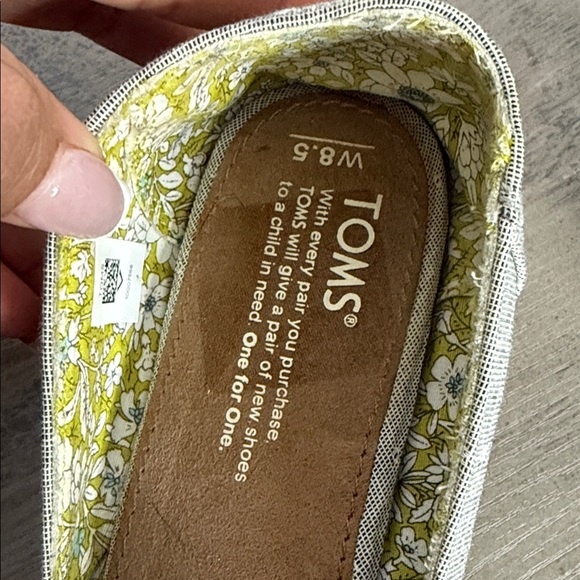 Toms Women's Light Grey Patterned Loafers - 8.5 - Picture 2 of 7